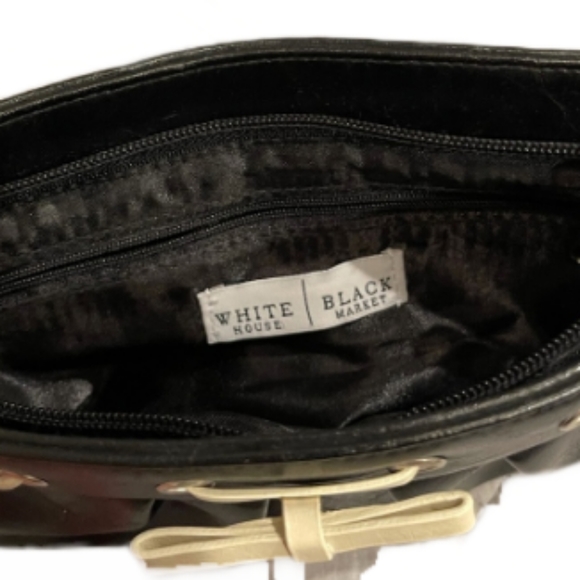 WHITE HOUSE BLACK MARKET BLACK WRISTLET/CLUTCH - Picture 2 of 5